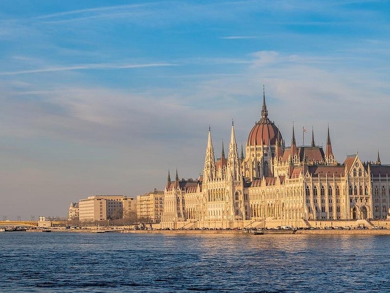 Private Transfer from Munich to Budapest, English-speaking driver