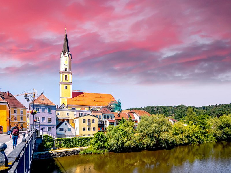 Private transfer from Munich to Vilshofen, 2 hours in Dachau