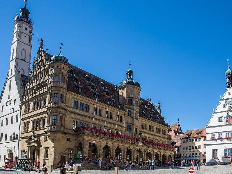 Munich to Rothenburg-ob-der-Tauber and Harburg Private Day Trip