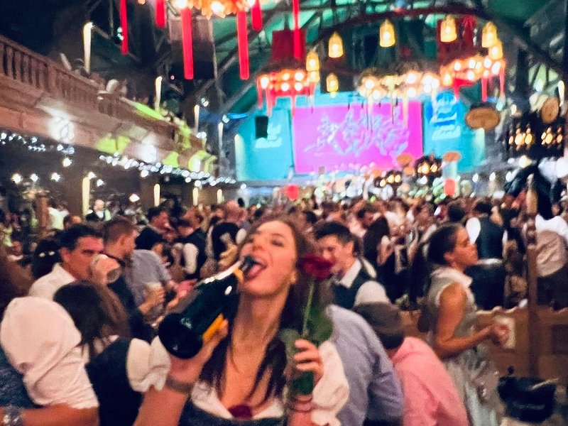Oktoberfest Tour All in table reservation with 2 rides