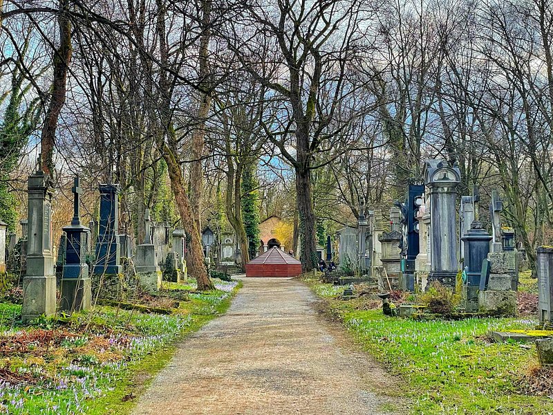 Death and Chocolate: Walking Tour of Munich’s Old South Cemetery