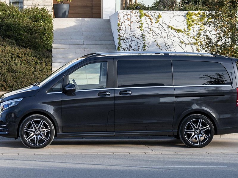 Departure Transfer: Munich to Munich Airport MUC by Luxury Van