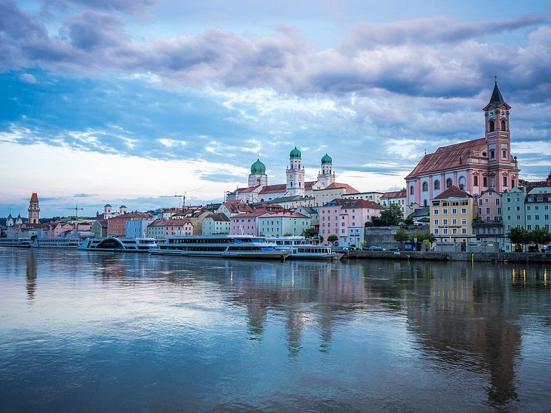 Private Door-to-Door Transfer from Munich to Passau, Local Driver