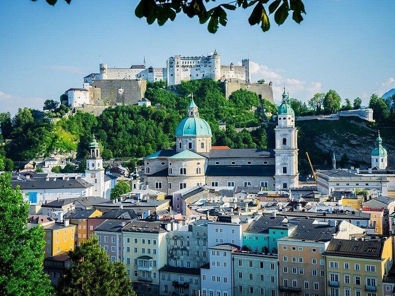 Private transfer from Munich to Salzburg or Salzburg to Munich