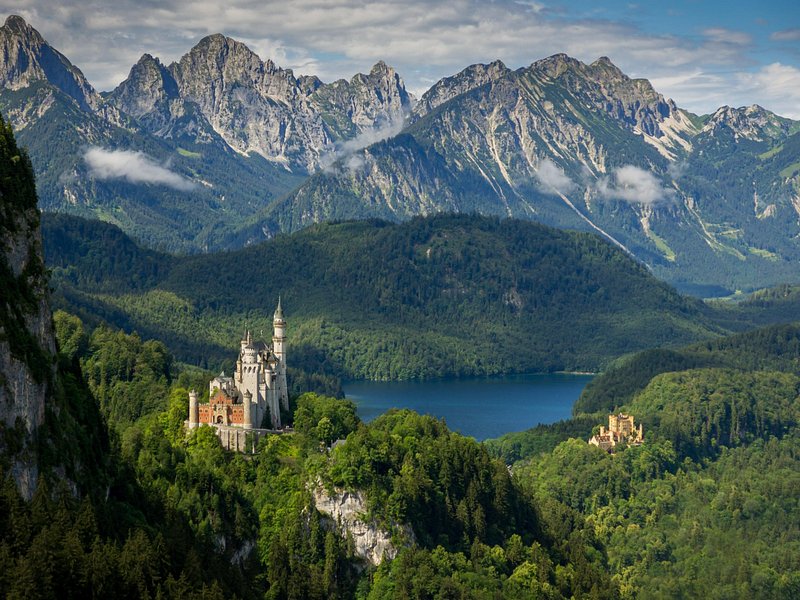 Neuschwanstein and Hohenschwangau plus Oberammergau Private Tour