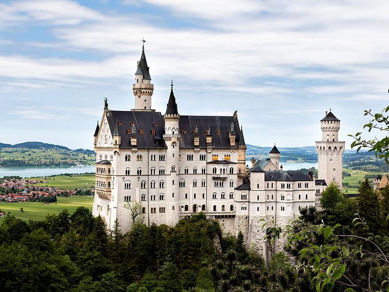 Private Van Tour to Royal Castle of Neuschwanstein from Munich