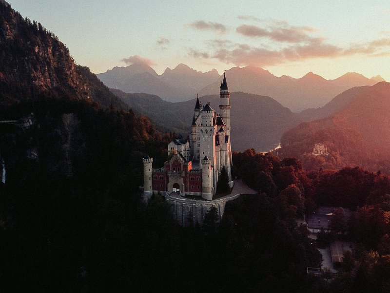 Private Tour to Royal Castle of Neuschwanstein and Hohenschwangau