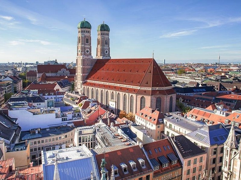 Private 4.5 hour city tour of Munich with driver/guide