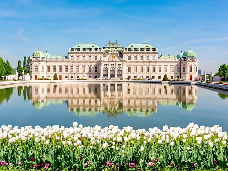 Private Transfer from Munich to Vienna with 2 Hour Sightseeing Stop