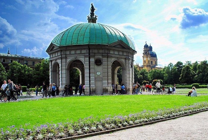 Private 2.5 hour city tour of Munich with driver/guide