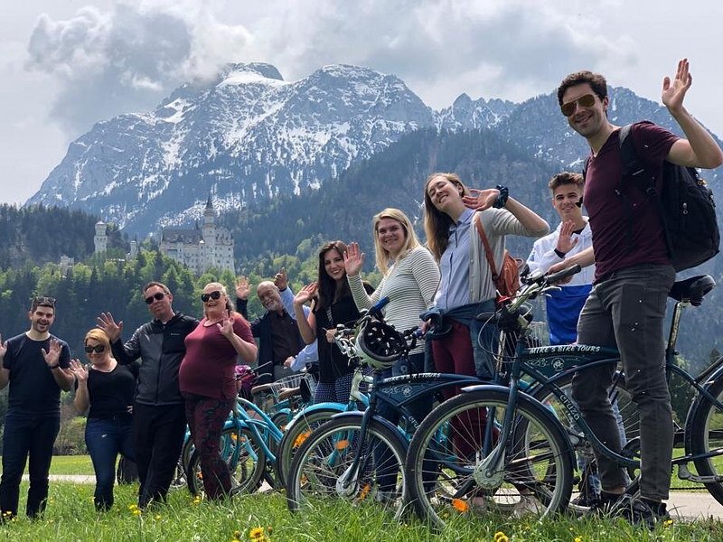 Neuschwanstein Castle by Bus Incl. Bike Ride or Hohenschwangau