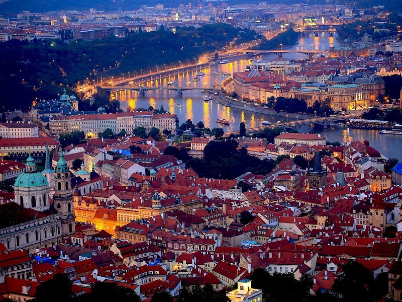 Private Transfer > Munich to Prague with 3h Stop in Karlovy Vary