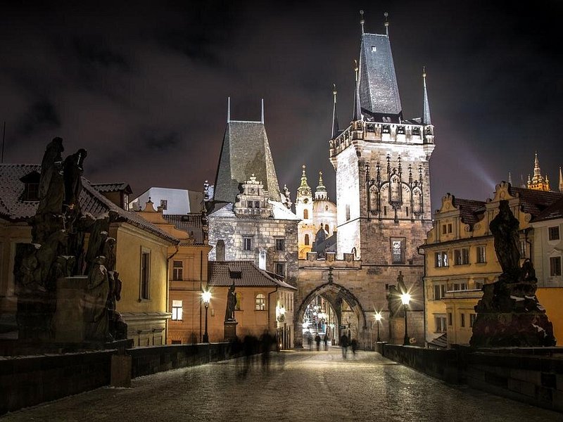 Private Transfer from Munich to Prague with 2h of Sightseeing with Local Driver