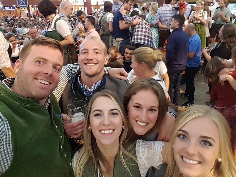 Munich Oktoberfest Guided Experience with Beer and Food