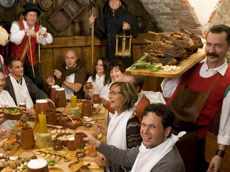 Knight’s banquet with live music and supporting programme in Munich