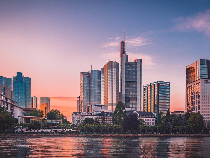 Private Transfer from Munich to Frankfurt with 4h of Sightseeing