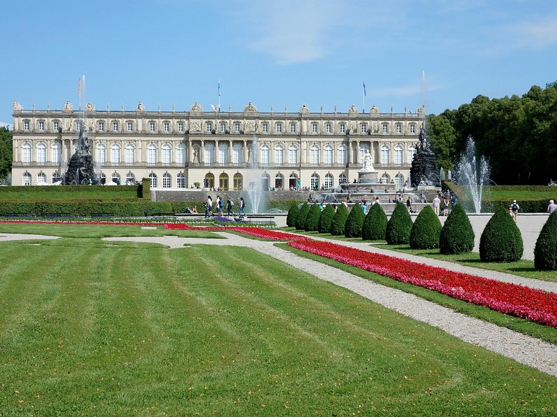 Private Tour to Herrenchiemsee Castle, Boat Cruise with Bavarian Lunch