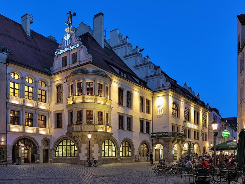 Munich by Yourself (4-8hs) with English Chauffeur by Luxury Van