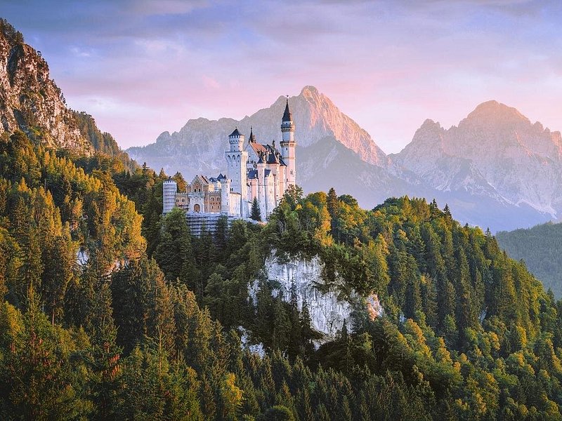 Private Day Trip: Munich to Neuschwanstein & Landsberg am Lech