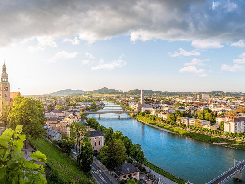 Munich to Herrenchiemsee and Salzburg Private Tour