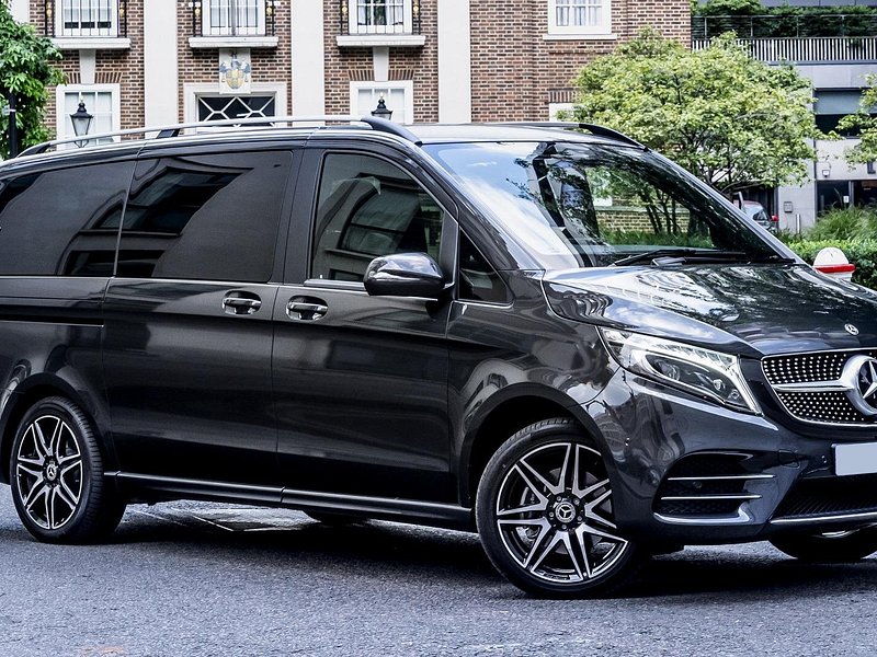 Airport Transfer: Munich Airport MUC to Munich by Luxury Van