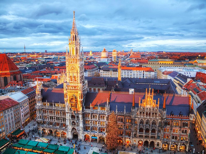 Munich:Christmas Market Hopping with Sightseeing Tour