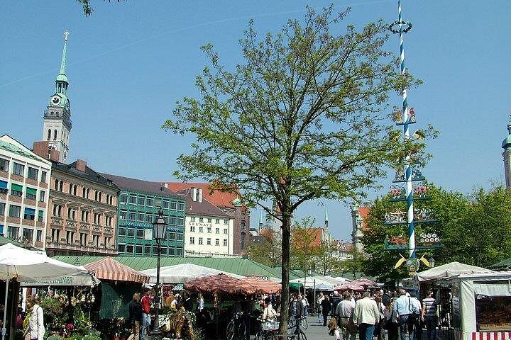 Private Munich Viktualienmarkt Food Tour with Lunch and Free Beer
