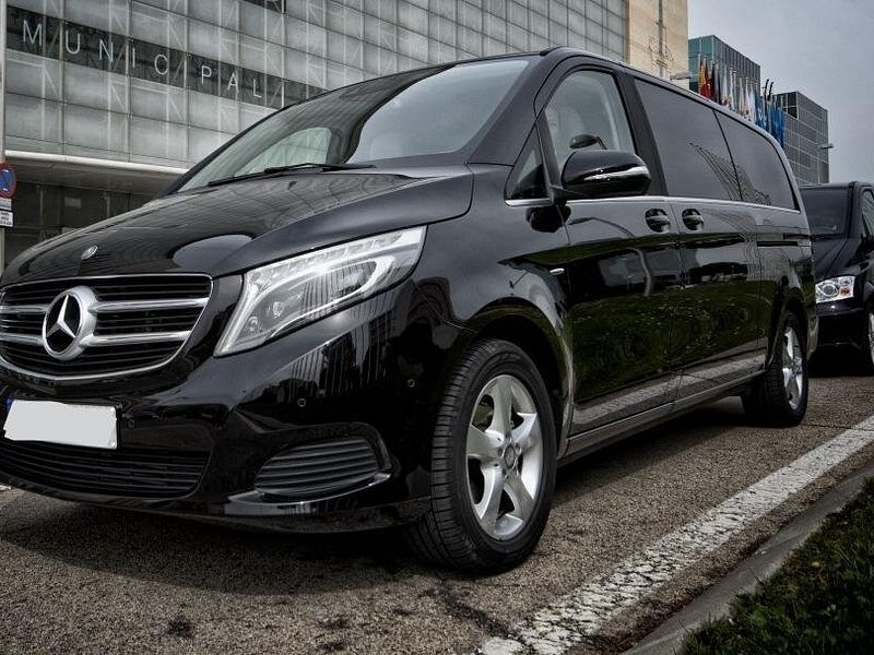 Private Departure Munich City to Munich Airport by Luxury Van