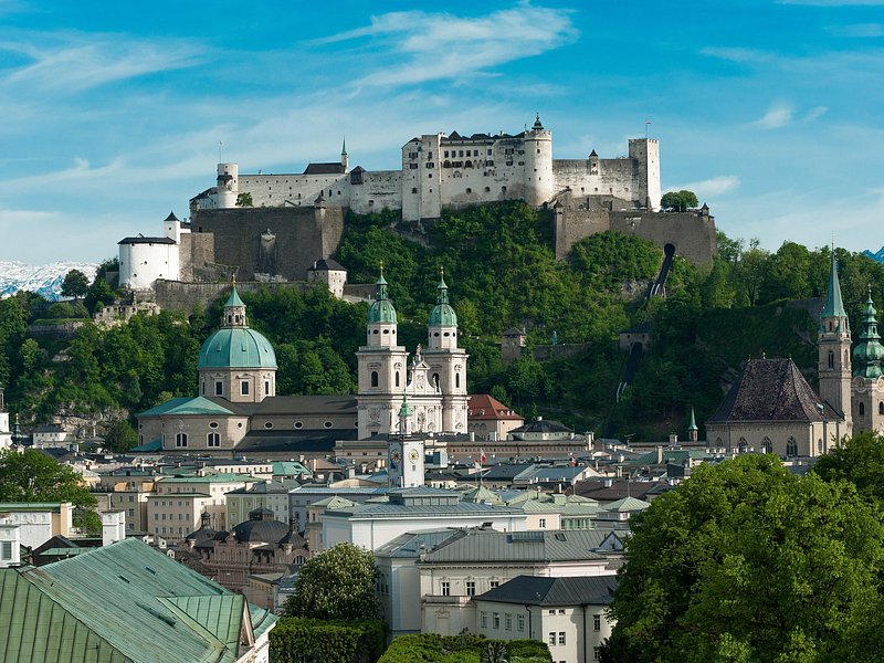 Salzburg and Lake District Day Tour from Munich