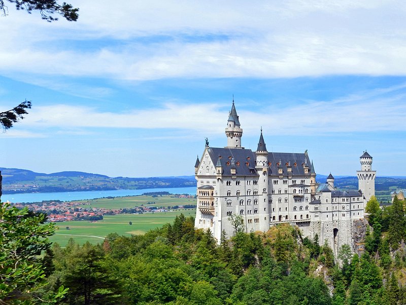 VIP Day Trip Neuschwanstein and Linderhof Castle from Munich