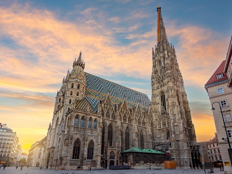 Private Scenic Transfer from Munich to Vienna with 4h of Sightseeing