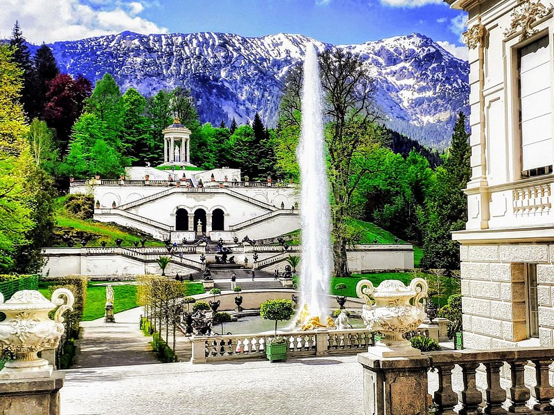 EXCLUSiVE SKIP-THE-CROWDS Neuschwanstein and Linderhof Castle Tour from Munich INCL. TICKETS