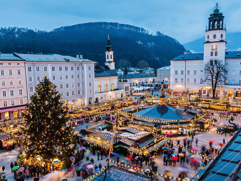 Private Tour to Salzburg, Christmas Market with Traditional Food