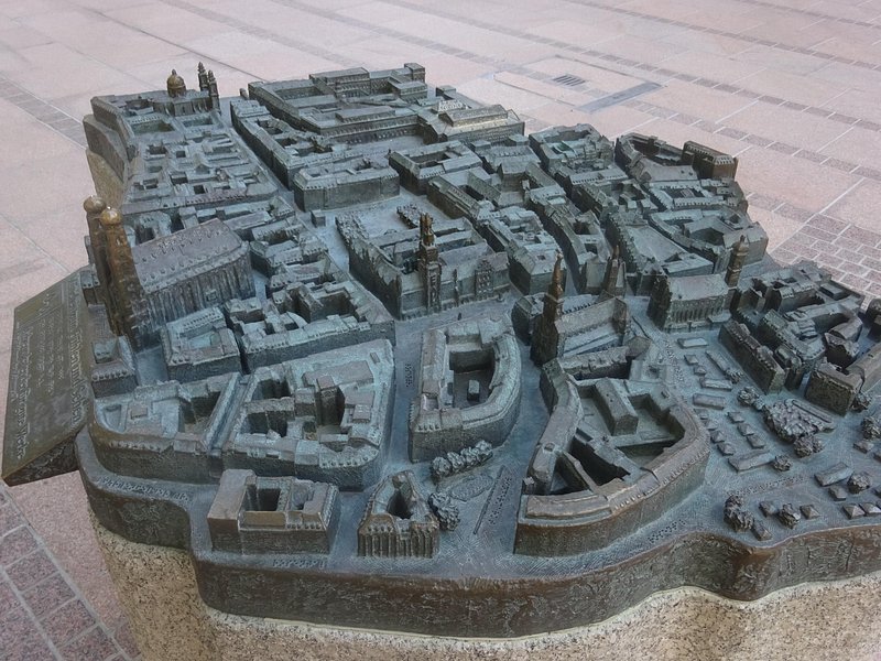 Access Munich: A tour for blind and partially sighted people