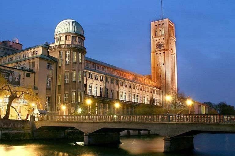 Munich by Yourself (4-8hs) with English Chauffeur by Luxury Car