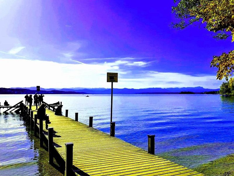 Comfort Mini-Van & Professional and FRiENDLY Guide: CUSTOMiZED MULTI-DAY TOURS from Munich