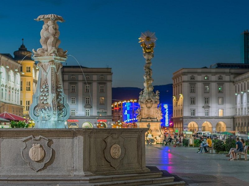 Transfer from Munich to Linz: Private daytrip with 2 hours for sightseeing