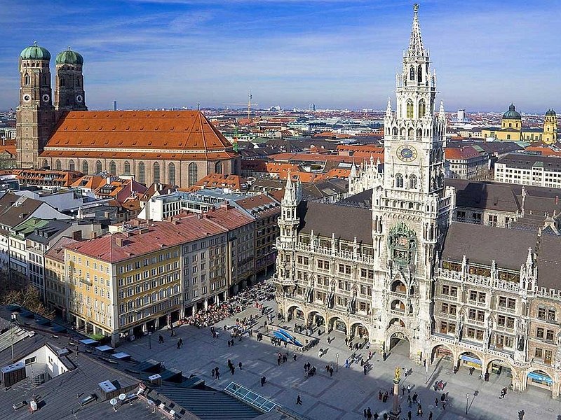 Munich by Yourself with English Chauffeur by Sedan 4-8h Disposal