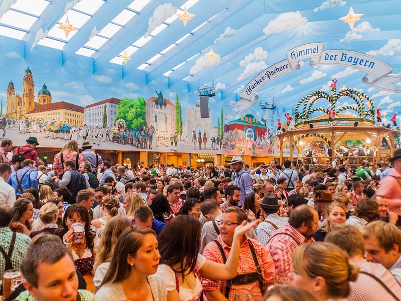 Private Oktoberfest with Table, Meal and Beer & Munich Old Town