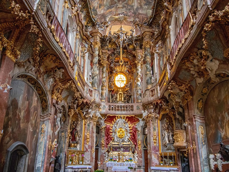 Historic Munich: Exclusive Private Tour with a Local