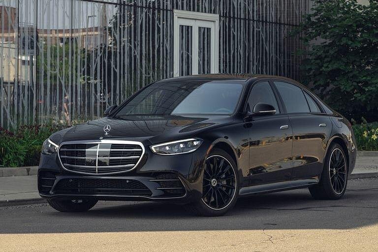 Private Transfer from Munich Airport to Munich City by Luxury Car